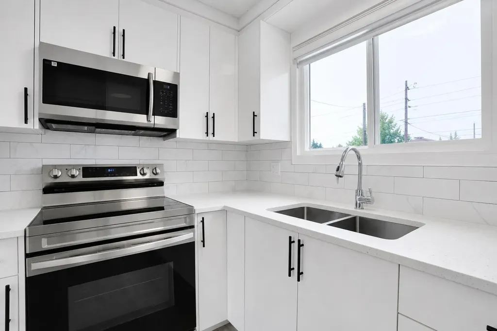 3935 14 Avenue NE Calgary AB T2A 4A5