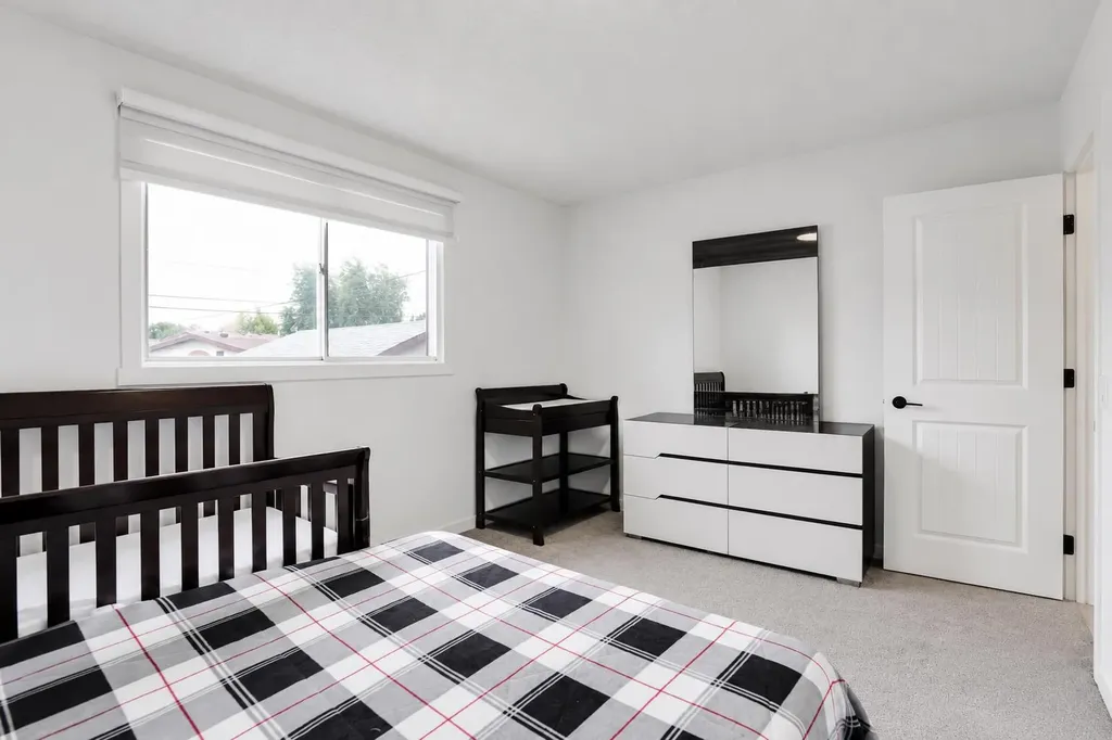 3935 14 Avenue NE Calgary AB T2A 4A5