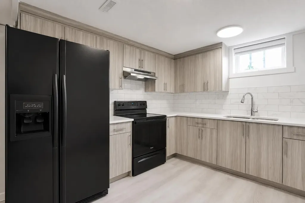 3935 14 Avenue NE Calgary AB T2A 4A5