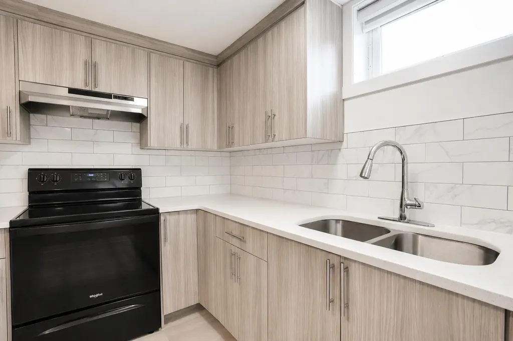 3935 14 Avenue NE Calgary AB T2A 4A5