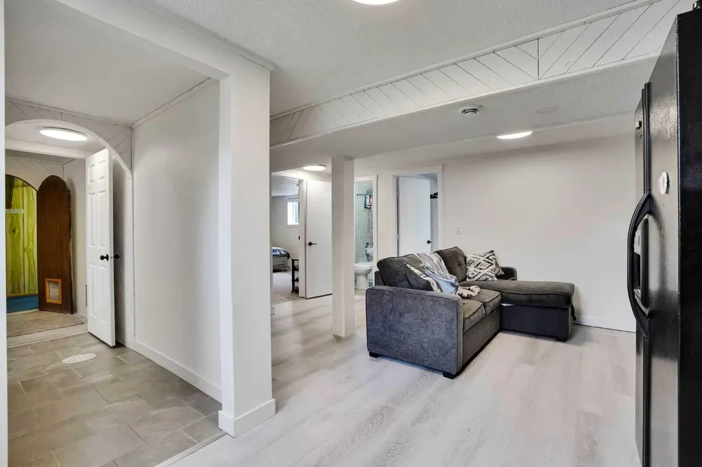 3935 14 Avenue NE Calgary AB T2A 4A5