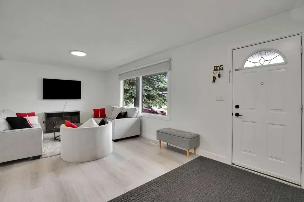 3935 14 Avenue NE Calgary AB T2A 4A5