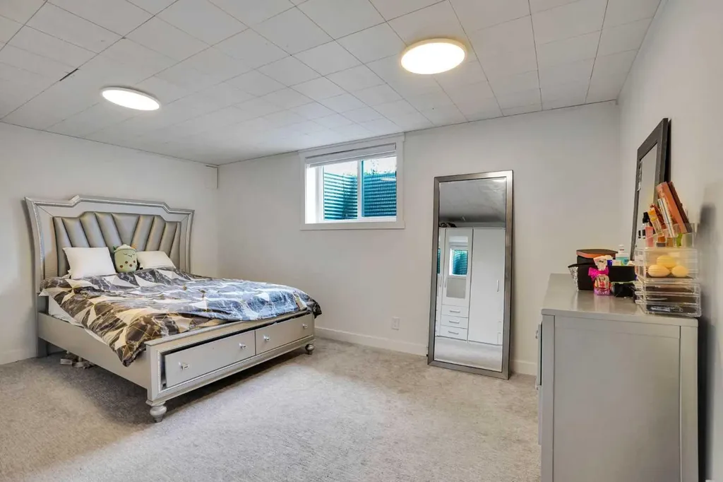 3935 14 Avenue NE Calgary AB T2A 4A5