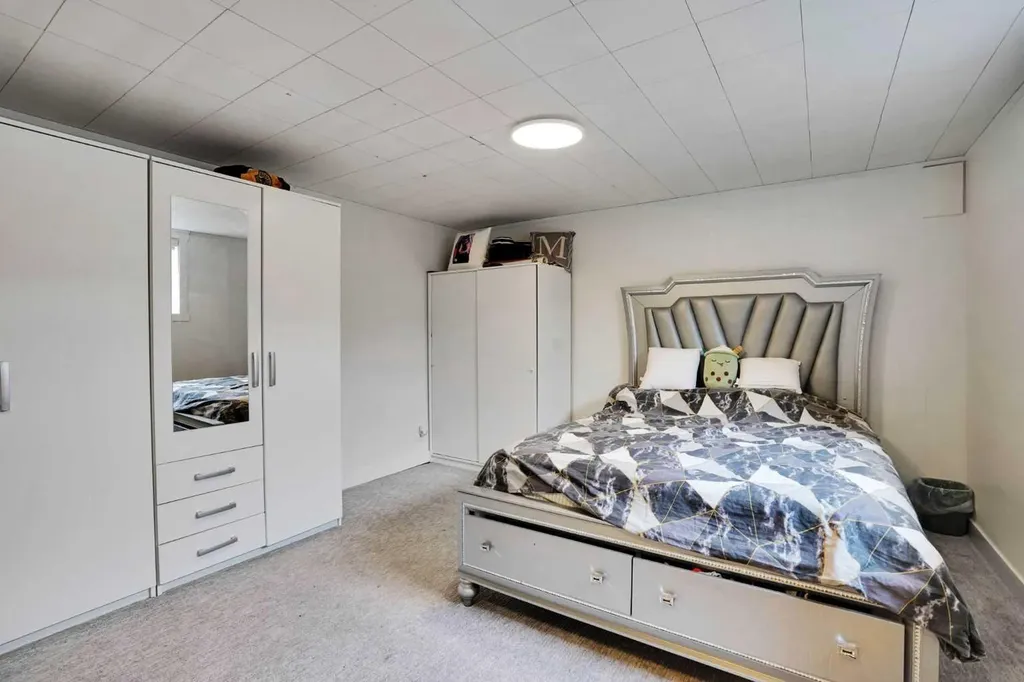3935 14 Avenue NE Calgary AB T2A 4A5