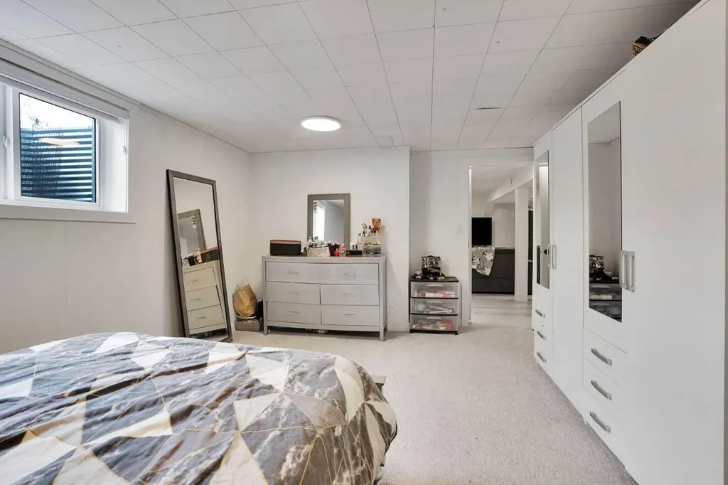 3935 14 Avenue NE Calgary AB T2A 4A5