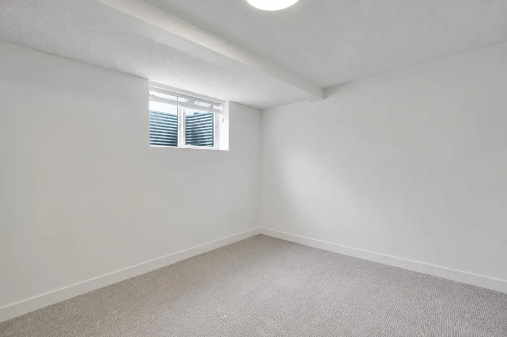 3935 14 Avenue NE Calgary AB T2A 4A5