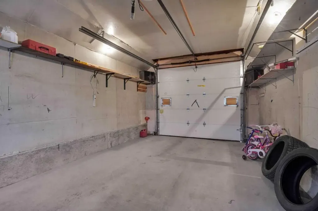 3935 14 Avenue NE Calgary AB T2A 4A5