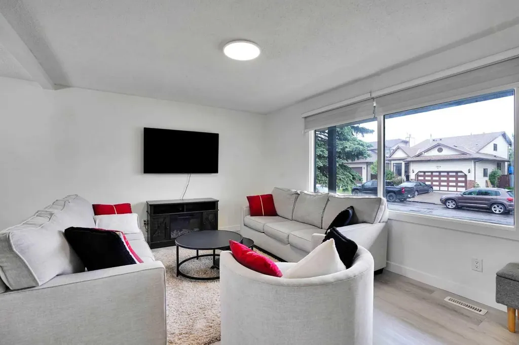 3935 14 Avenue NE Calgary AB T2A 4A5