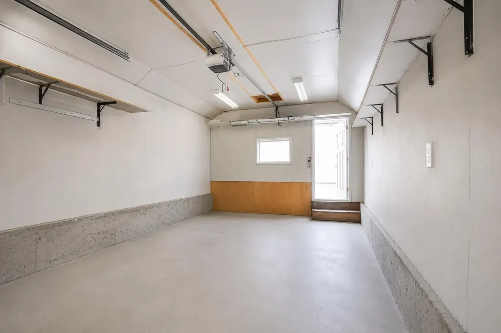 3935 14 Avenue NE Calgary AB T2A 4A5