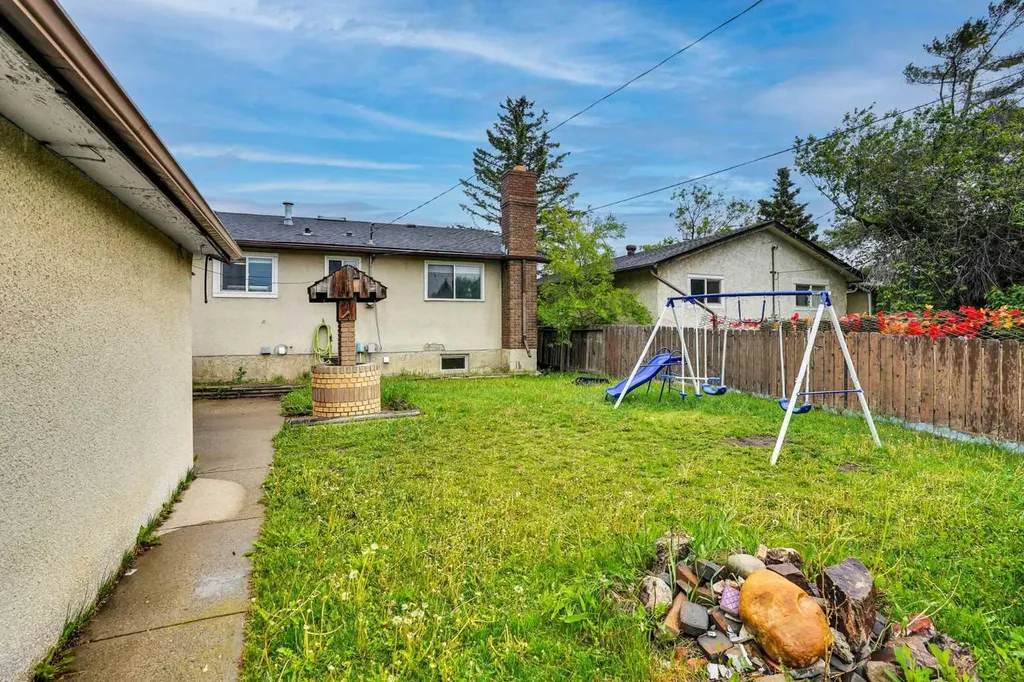 3935 14 Avenue NE Calgary AB T2A 4A5