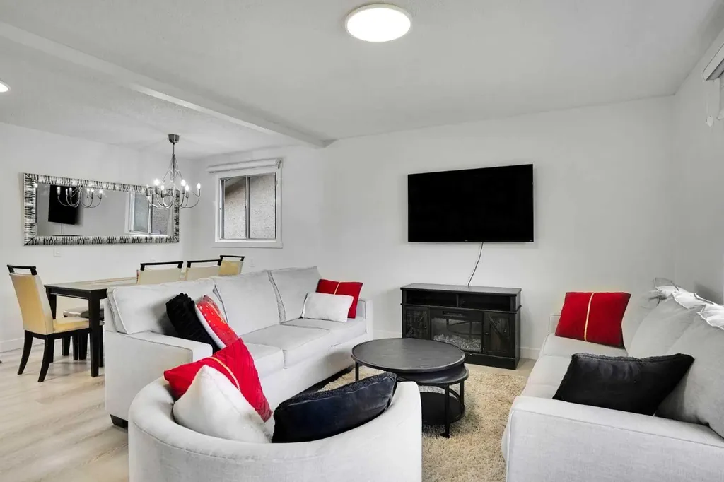 3935 14 Avenue NE Calgary AB T2A 4A5