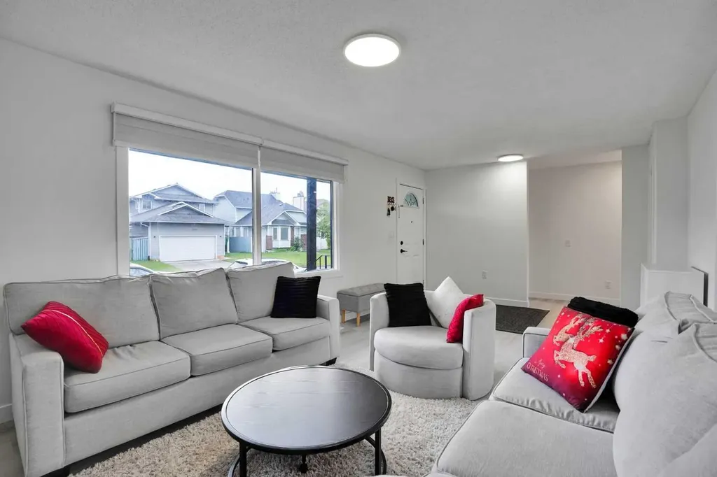 3935 14 Avenue NE Calgary AB T2A 4A5