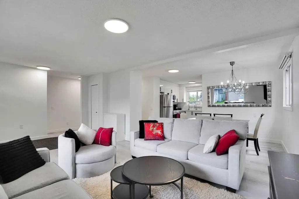 3935 14 Avenue NE Calgary AB T2A 4A5
