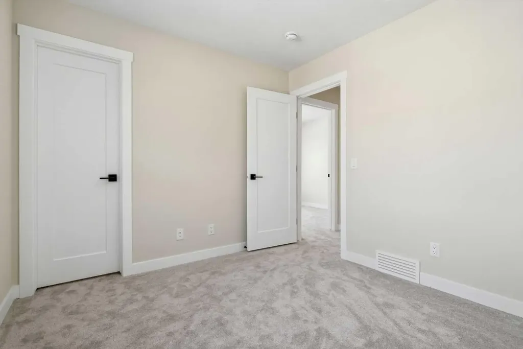 302 Kinniburgh Loop Chestermere AB T1X 3C3