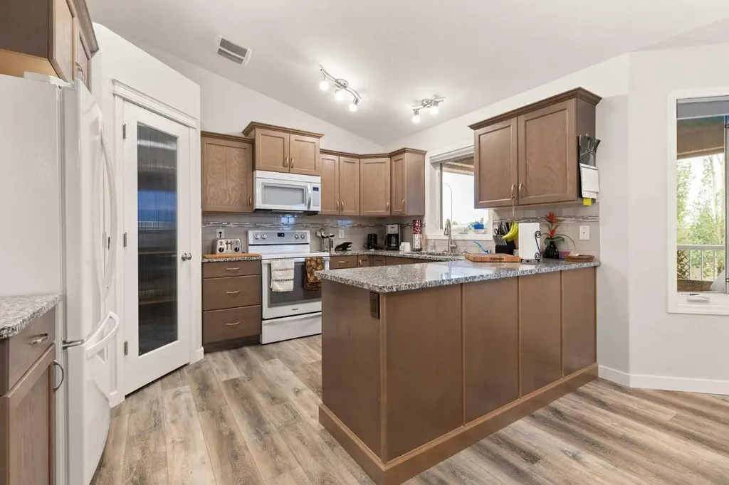 104 Somerside Way SE Medicine Hat AB T1B0M2