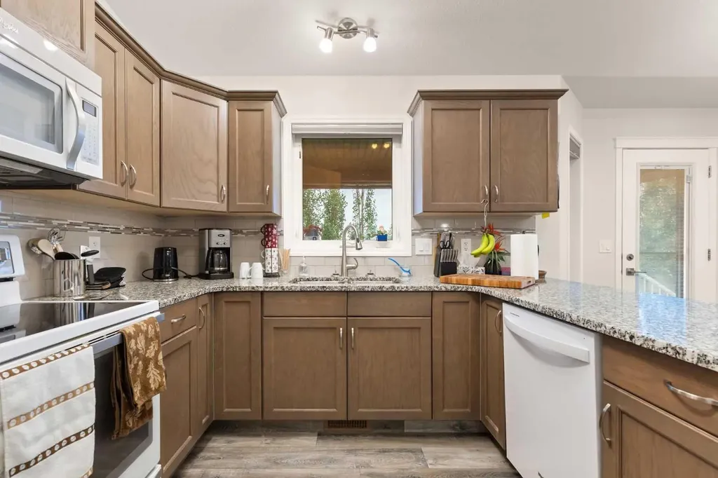 104 Somerside Way SE Medicine Hat AB T1B0M2