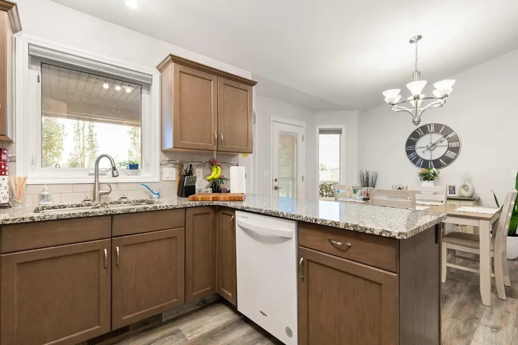 104 Somerside Way SE Medicine Hat AB T1B0M2