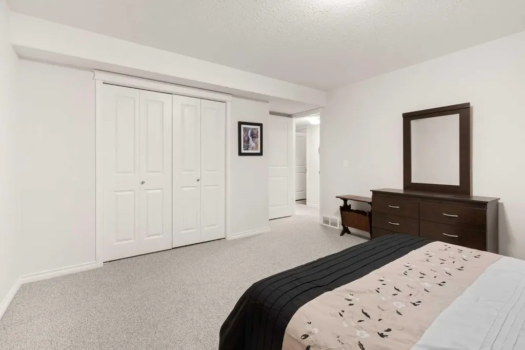 104 Somerside Way SE Medicine Hat AB T1B0M2
