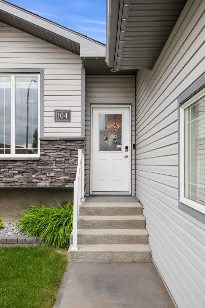 104 Somerside Way SE Medicine Hat AB T1B0M2