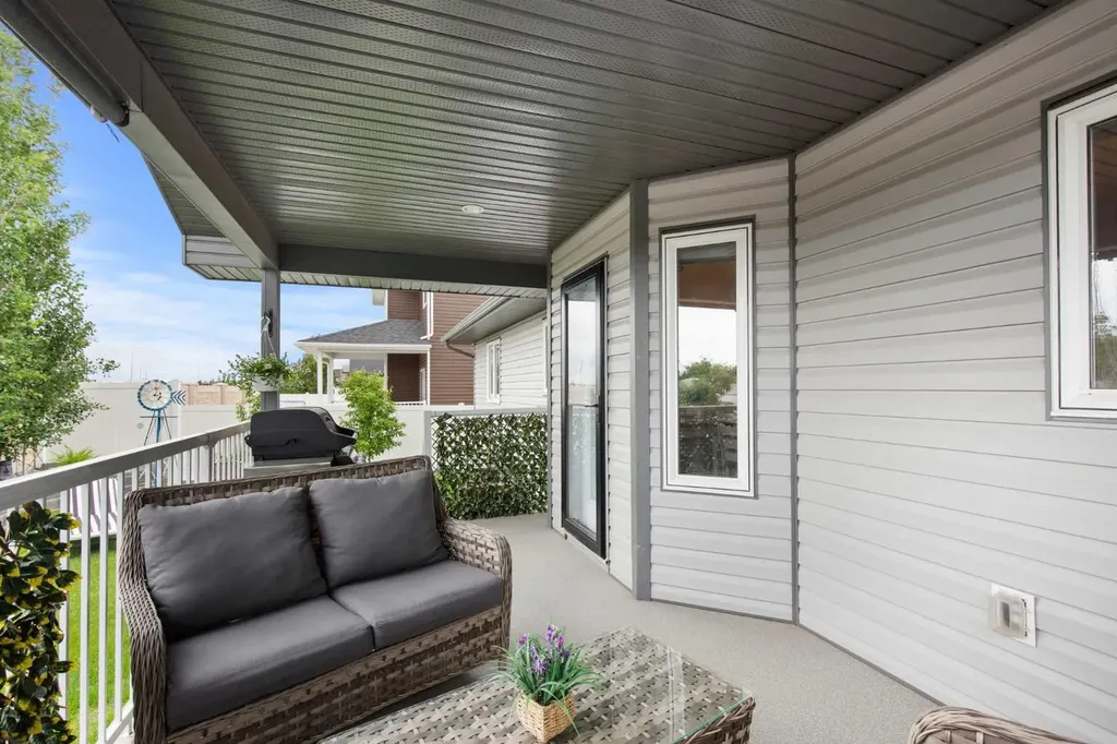 104 Somerside Way SE Medicine Hat AB T1B0M2