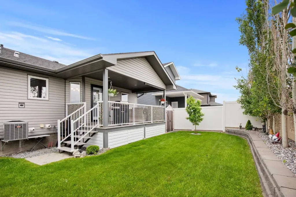 104 Somerside Way SE Medicine Hat AB T1B0M2