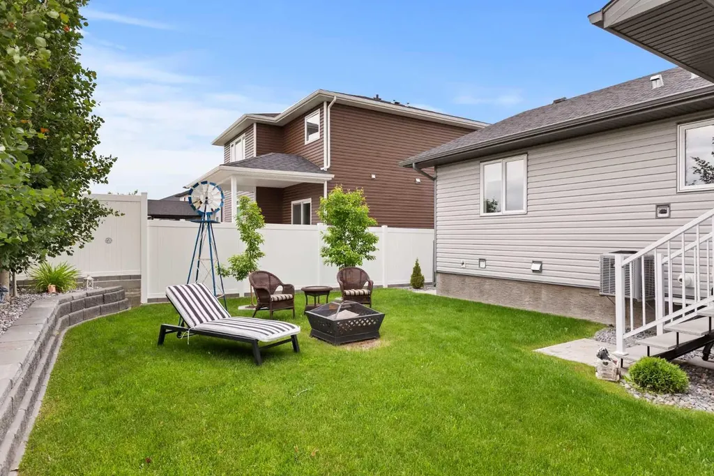 104 Somerside Way SE Medicine Hat AB T1B0M2