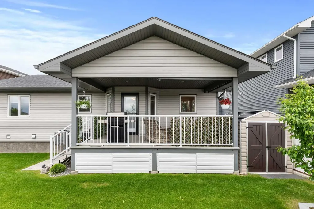 104 Somerside Way SE Medicine Hat AB T1B0M2