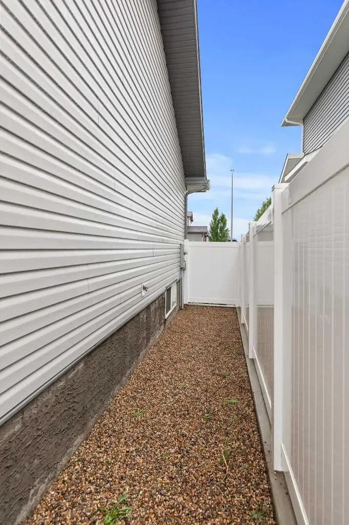 104 Somerside Way SE Medicine Hat AB T1B0M2