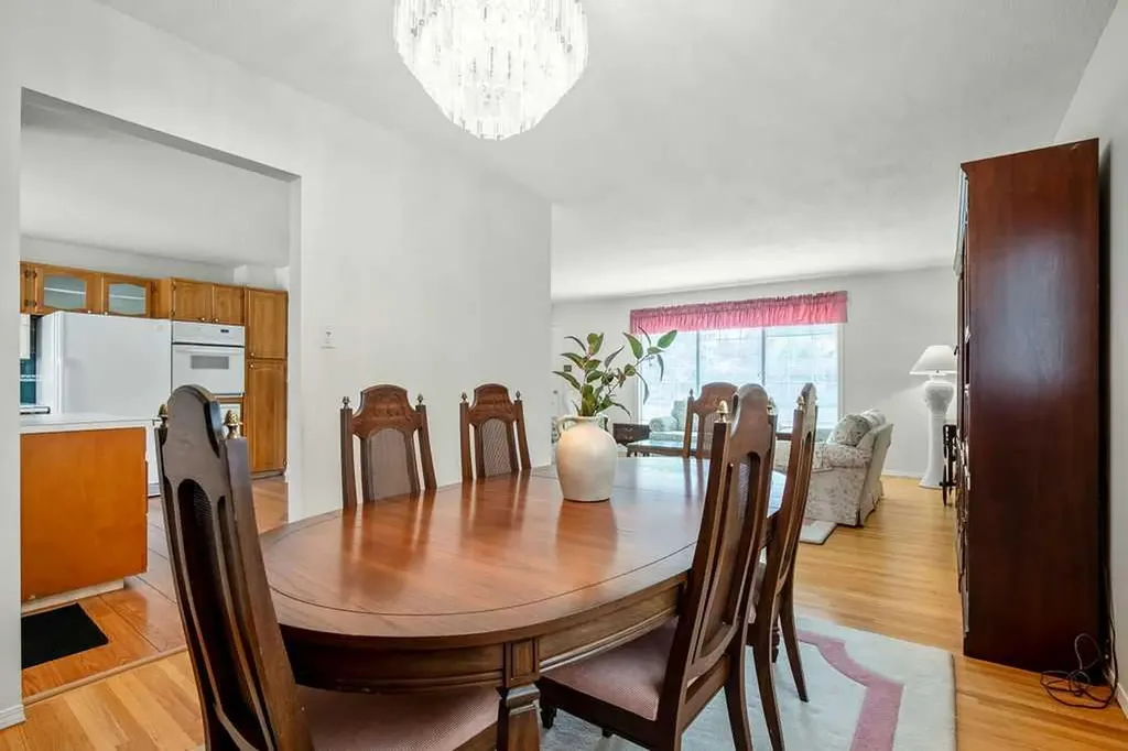 1112 Lake Sylvan Place SE Calgary AB T2J 2P6