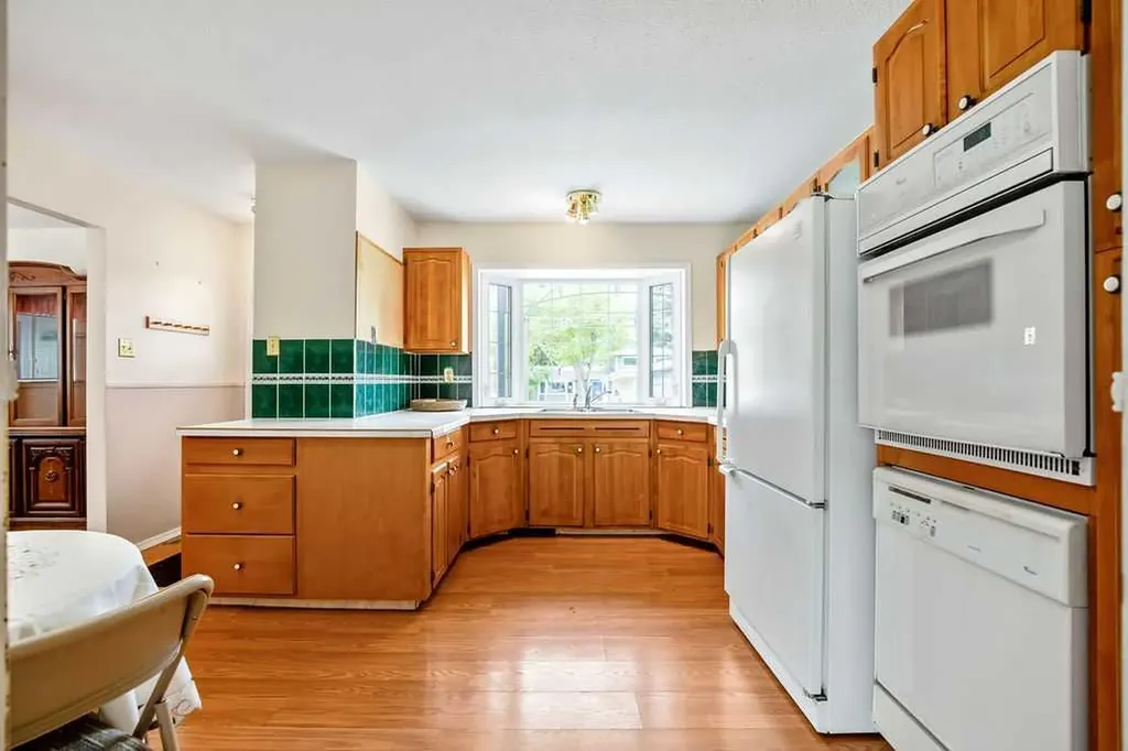 1112 Lake Sylvan Place SE Calgary AB T2J 2P6