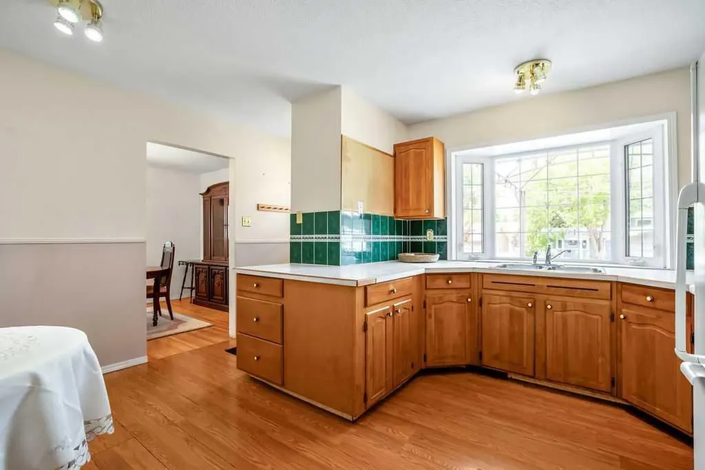 1112 Lake Sylvan Place SE Calgary AB T2J 2P6