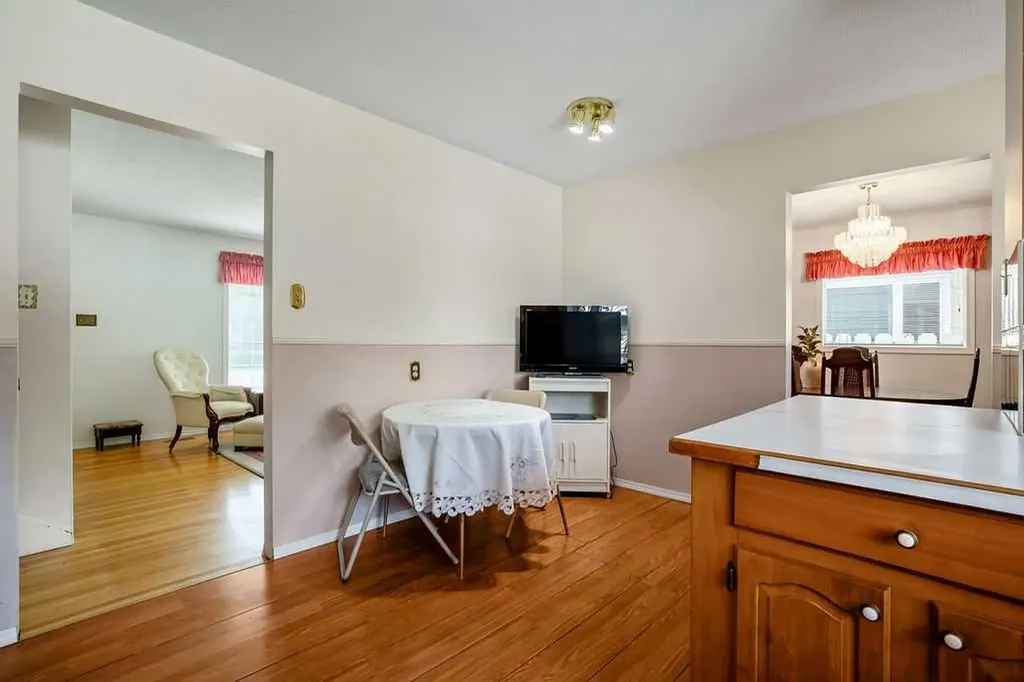 1112 Lake Sylvan Place SE Calgary AB T2J 2P6