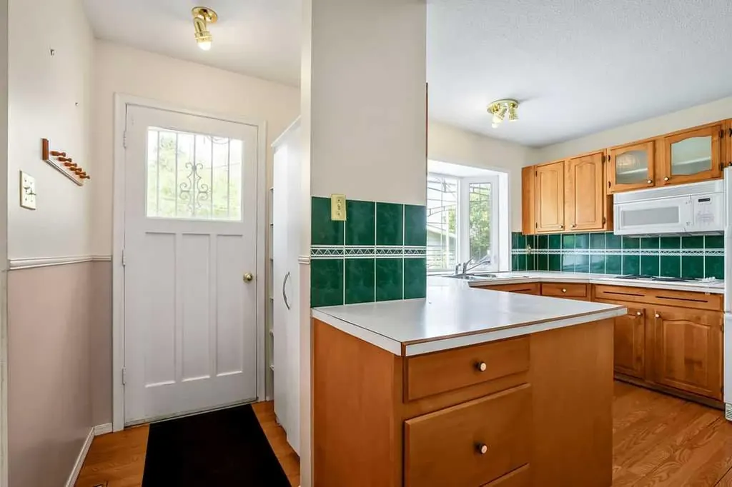 1112 Lake Sylvan Place SE Calgary AB T2J 2P6