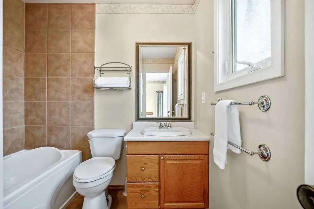 1112 Lake Sylvan Place SE Calgary AB T2J 2P6