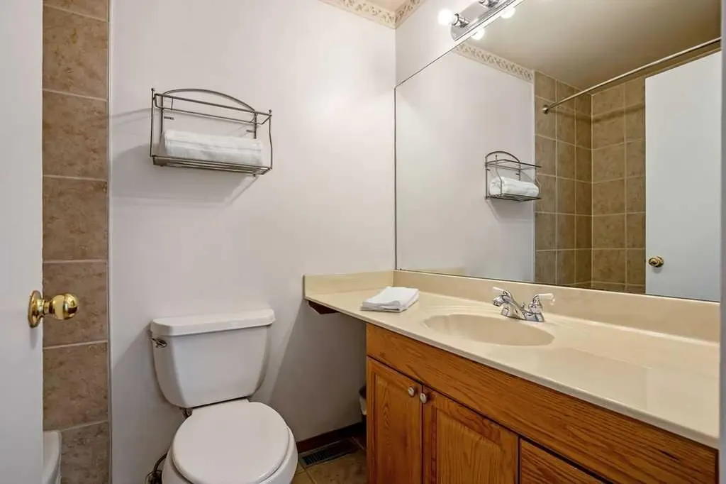 1112 Lake Sylvan Place SE Calgary AB T2J 2P6