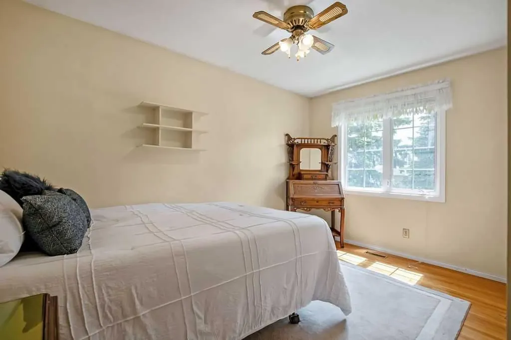 1112 Lake Sylvan Place SE Calgary AB T2J 2P6