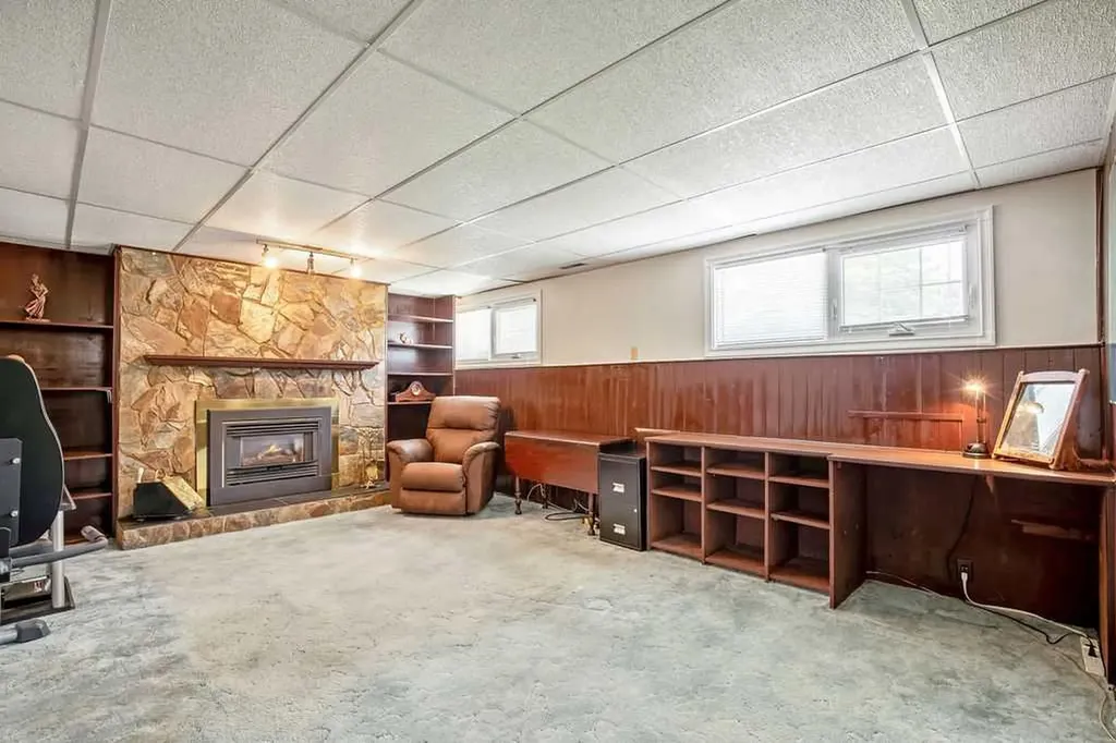 1112 Lake Sylvan Place SE Calgary AB T2J 2P6