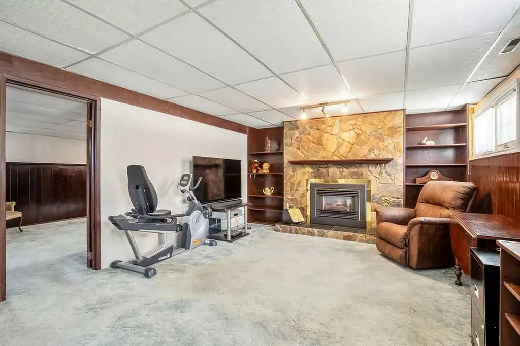 1112 Lake Sylvan Place SE Calgary AB T2J 2P6