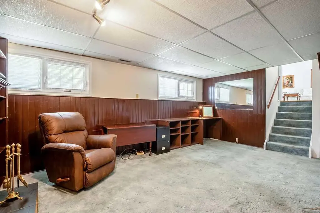 1112 Lake Sylvan Place SE Calgary AB T2J 2P6