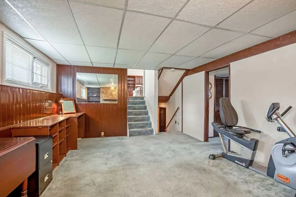 1112 Lake Sylvan Place SE Calgary AB T2J 2P6