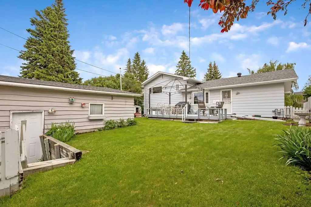 1112 Lake Sylvan Place SE Calgary AB T2J 2P6