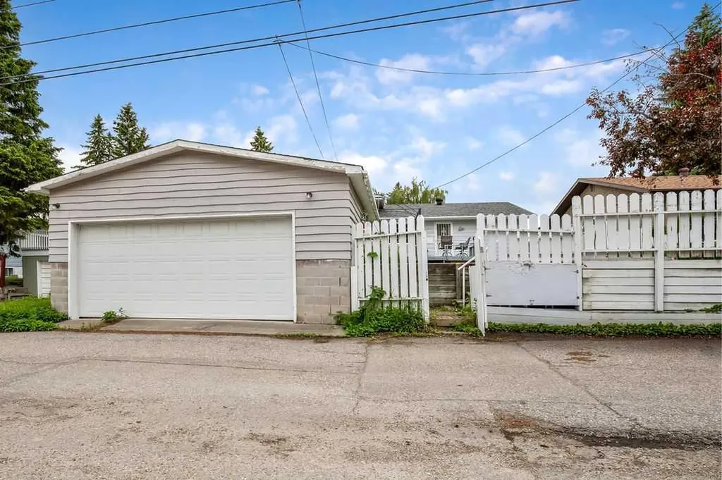 1112 Lake Sylvan Place SE Calgary AB T2J 2P6