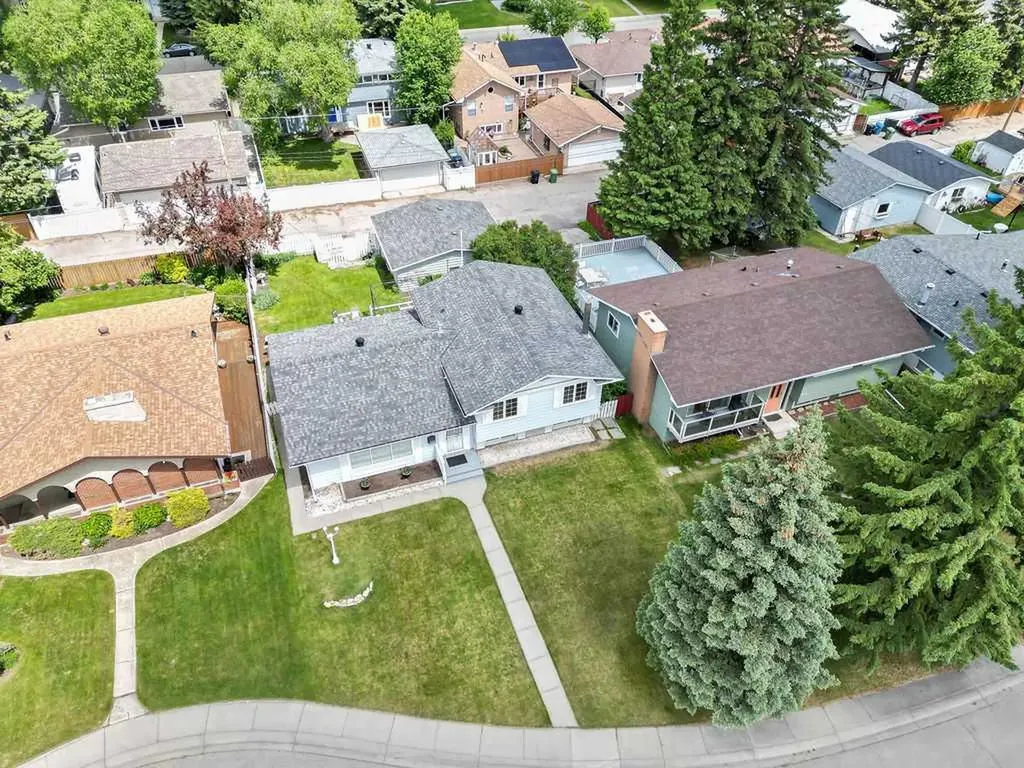 1112 Lake Sylvan Place SE Calgary AB T2J 2P6