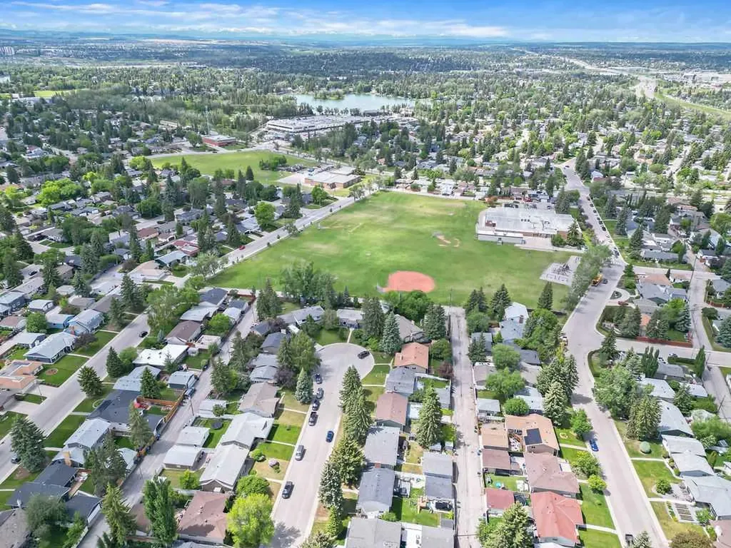 1112 Lake Sylvan Place SE Calgary AB T2J 2P6