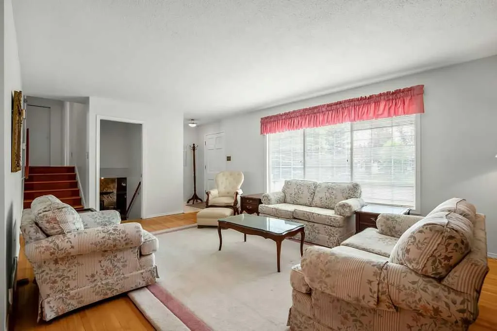 1112 Lake Sylvan Place SE Calgary AB T2J 2P6