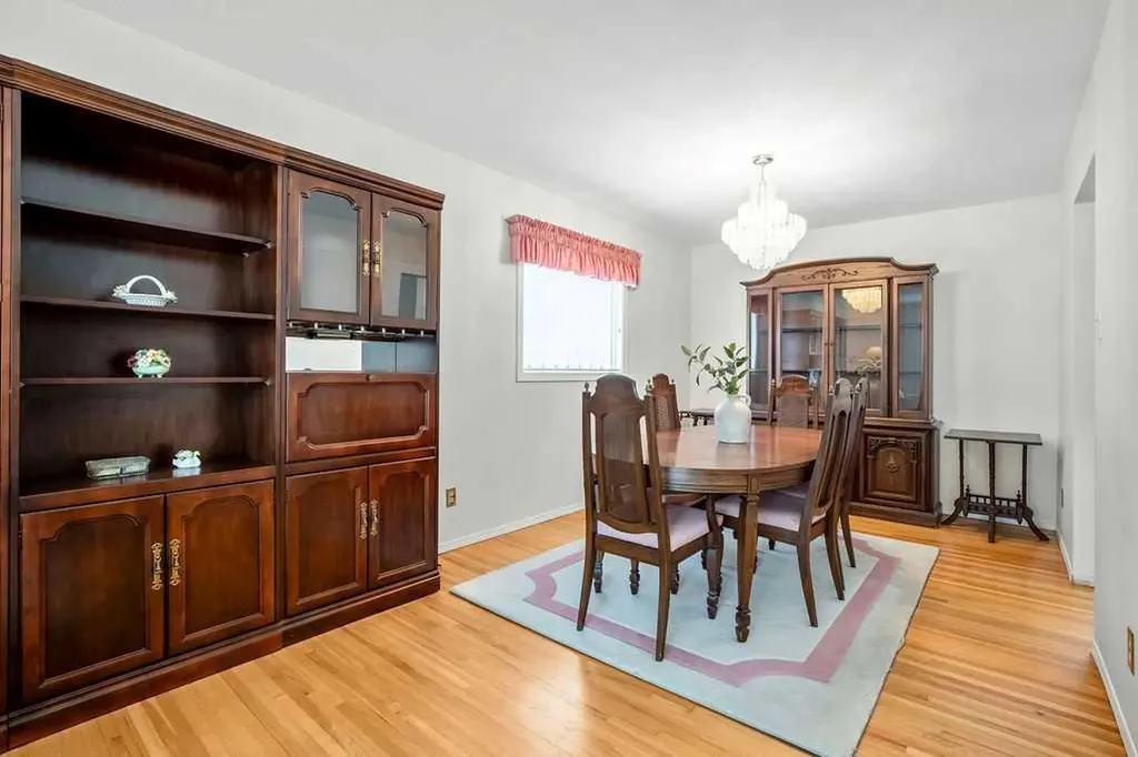 1112 Lake Sylvan Place SE Calgary AB T2J 2P6