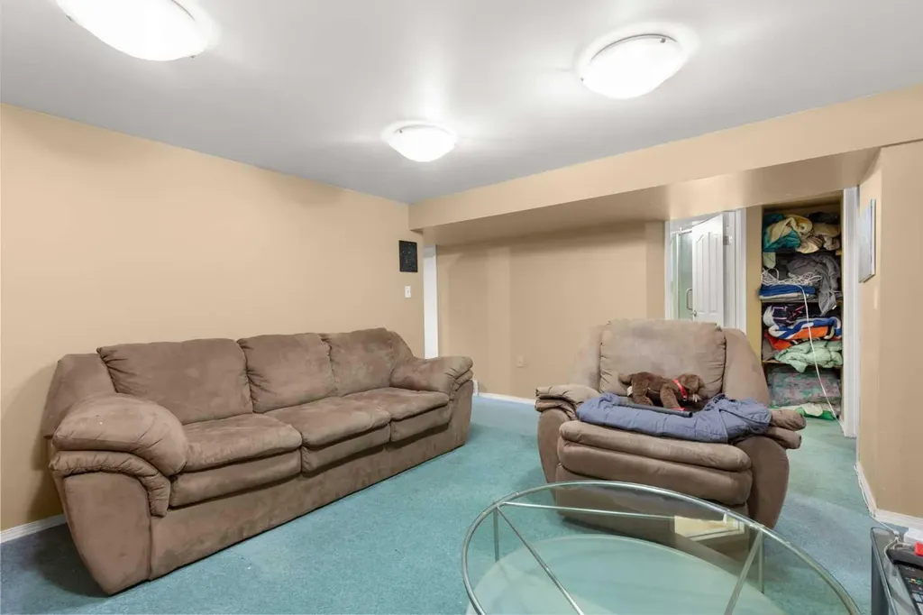 409 8 Street NE Medicine Hat AB T1A 5R8