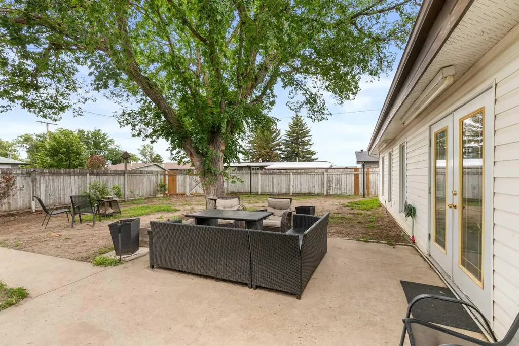 409 8 Street NE Medicine Hat AB T1A 5R8