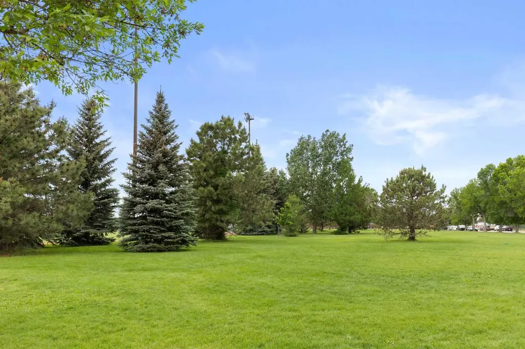 409 8 Street NE Medicine Hat AB T1A 5R8