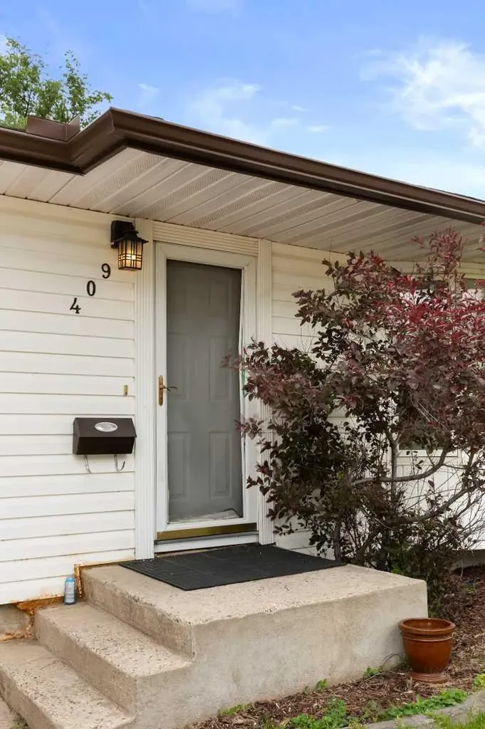 409 8 Street NE Medicine Hat AB T1A 5R8